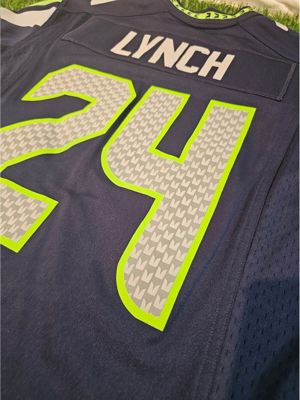 Authentic Seattle Seahawks Lynch NFL #24 Football Jersey Medium Beast Mode - Picture 8 of 9